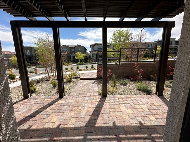 Foto del edificio - 11703 Emerald Lk Ave