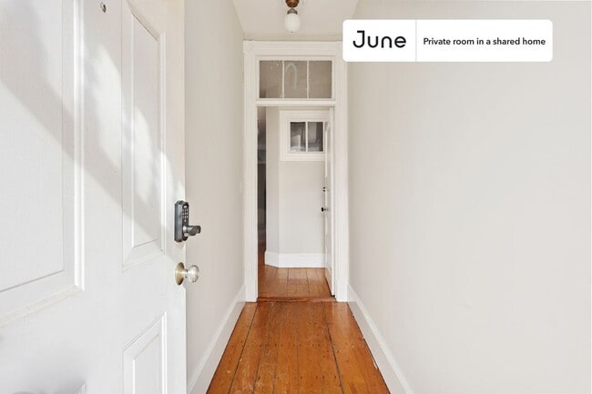 Building Photo - Room in Shared 4 bed/1 bath home