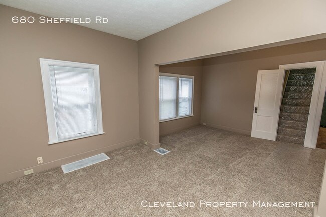 Building Photo - Cozy Sheffield Lake Home