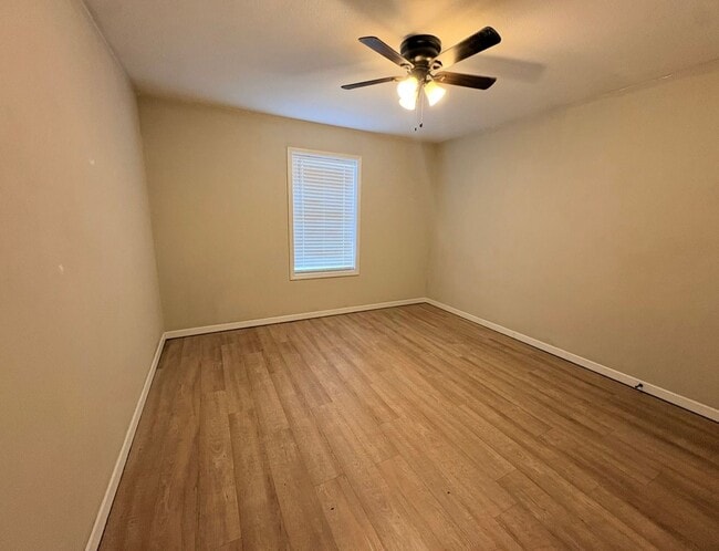Building Photo - 1723 N Tallowood Dr
