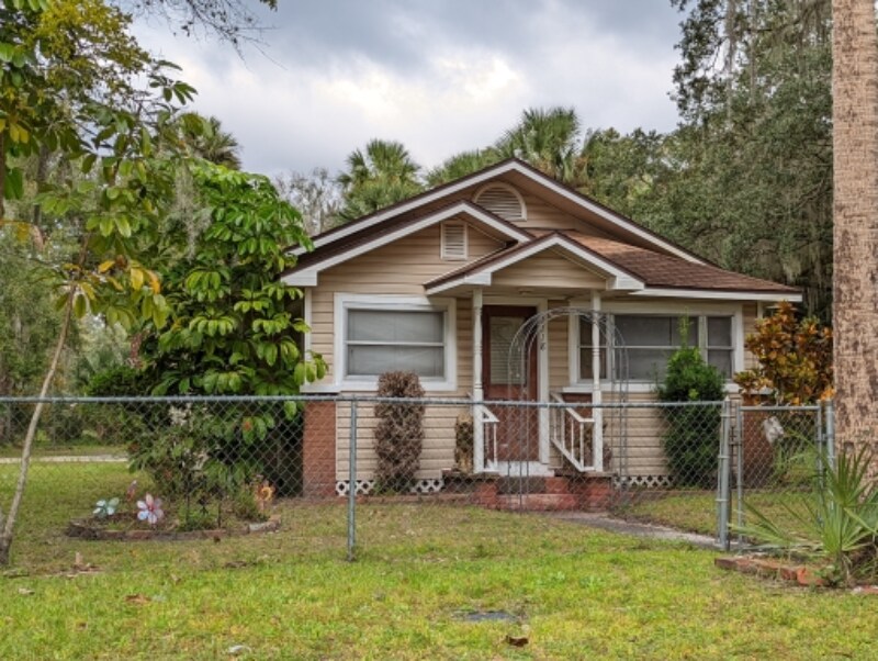 Foto principal - 1118 W 8th St
