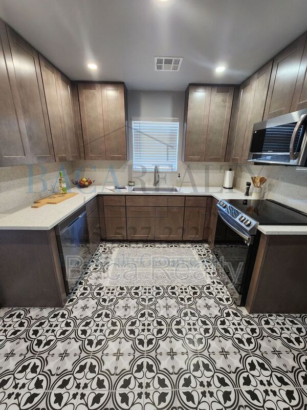 Building Photo - 630 S Lester Ln