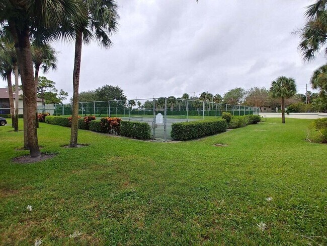 Foto del edificio - 6258 Chasewood Dr