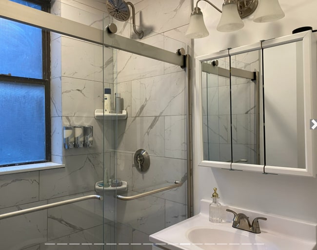 Building Photo - 98 Queensberry St