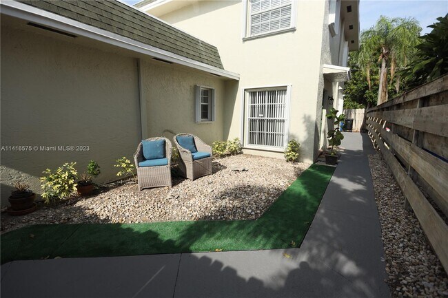 Foto del edificio - 1121-1123 N Andrews Ave