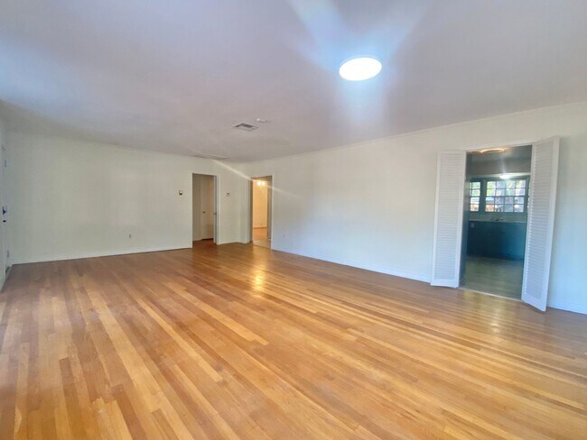 Foto del edificio - PRE- LEASING NOW for 7/09/2026