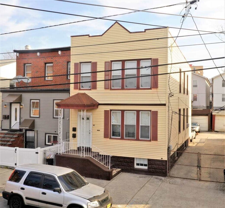 118 Seaview Ave Unit 2, Jersey City, NJ 07305 Condo for Rent in Jersey City, NJ