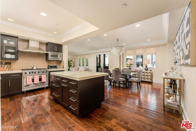 Foto del edificio - 3 br, 3 bath Condo - 11738 Kiowa Ave Unit 202