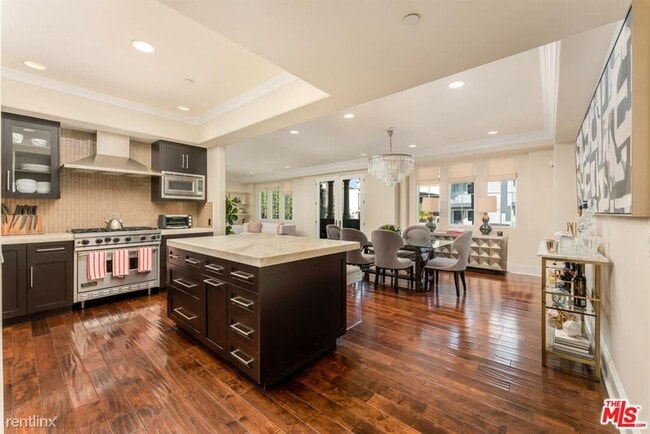 Building Photo - 3 br, 3 bath Condo - 11738 Kiowa Ave Unit 202