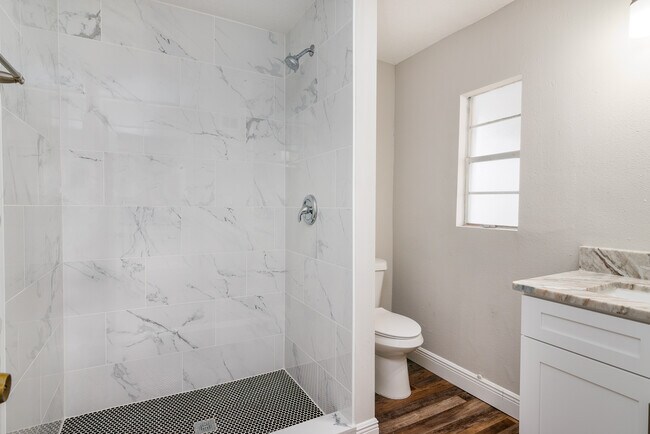 Foto del edificio - 6542 Wayne St