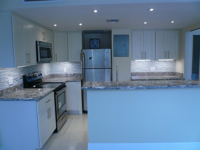 Building Photo - 6488 Miami Lakes Dr