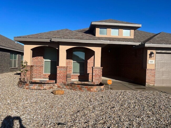 Building Photo - For Lease - 1421 Derrick - Odessa TX