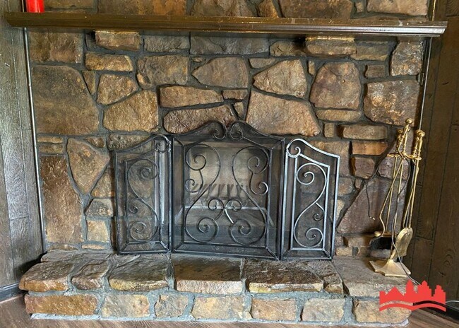 Building Photo - 6180 Springwind Cove