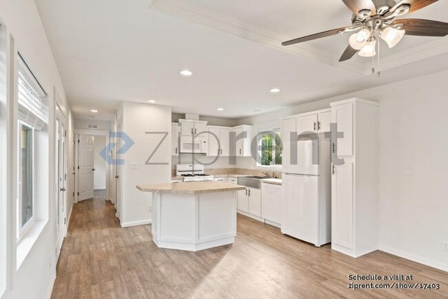 Building Photo - 1291 Stardust Way