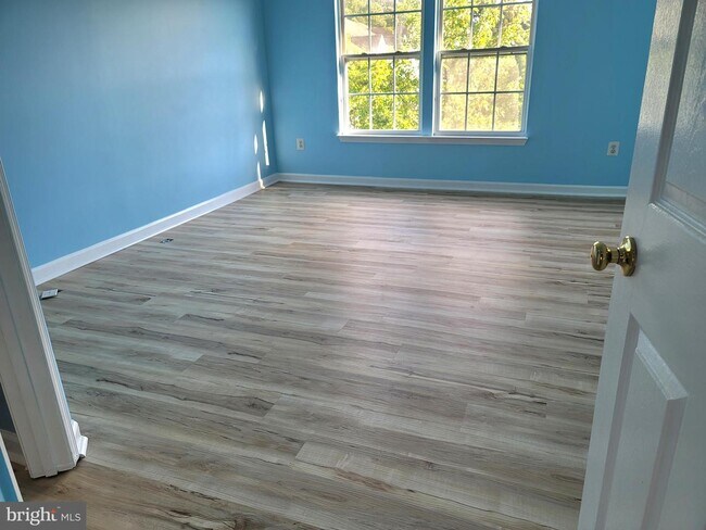 Foto del edificio - 30 Hallsdale Ct