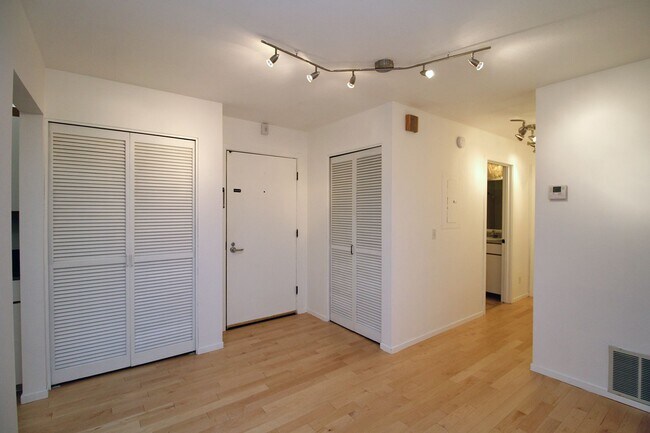 Foto del edificio - Welcome Home To This Gorgeous 2 Bedroom/2 ...