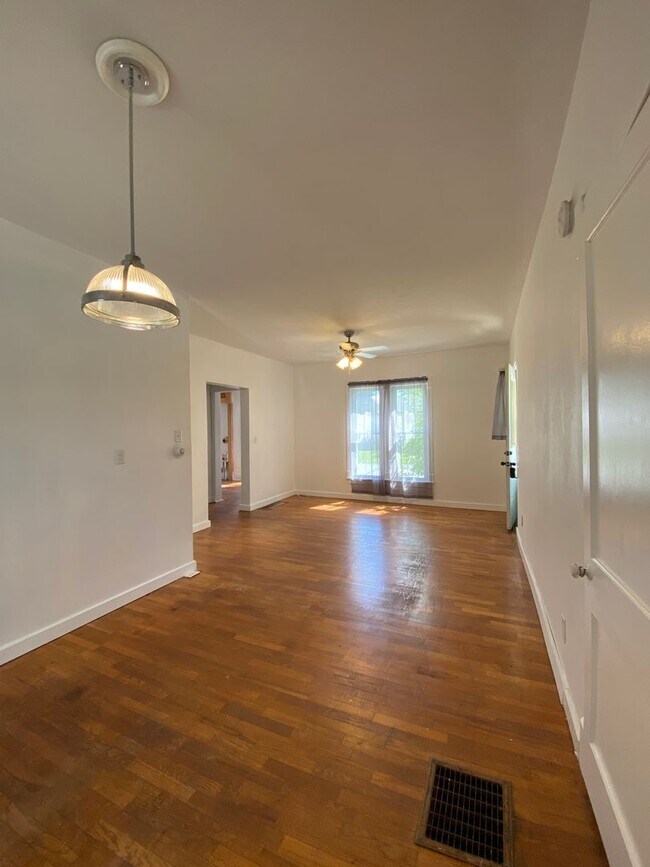 Foto del edificio - 3 Bedroom Single Family Home with Gleaming...