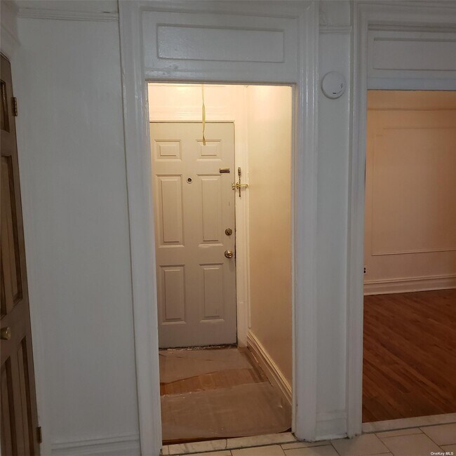 Building Photo - 1097 Winthrop St