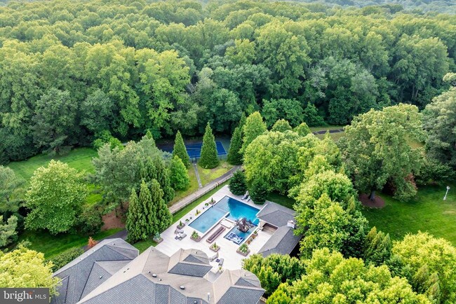 Building Photo - 860 Nicholas Run Dr