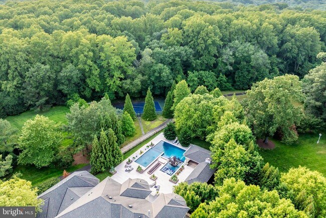 Foto del edificio - 860 Nicholas Run Dr