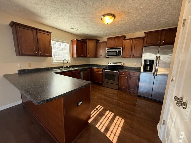 Building Photo - Charming 3 Bedroom 2 Bath home located in Carolina Plantation