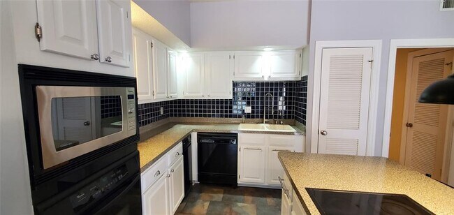 Building Photo - 20 Antilles Ln
