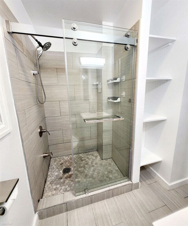 Foto del edificio - 3 br, 1 bath Duplex - 27 Newark Bay Court 2