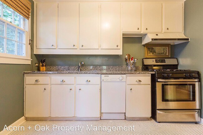 Foto del edificio - 3 br, 1 bath House - 2137 Sunset Avenue