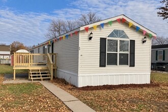 Building Photo - 69 Village Ct