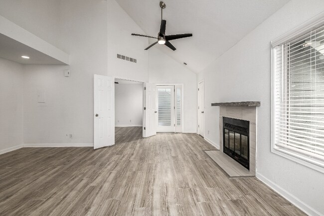 Foto del edificio - 8500 E Jefferson Ave