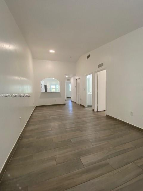 Foto del edificio - 935 NE 34th Ave