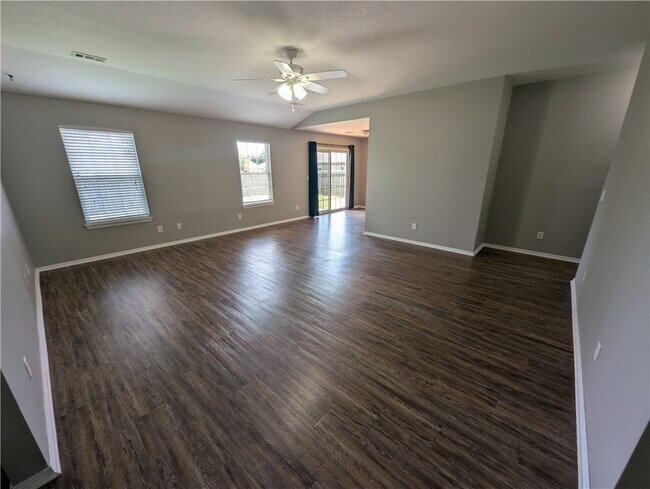Building Photo - 802 Ash Ct