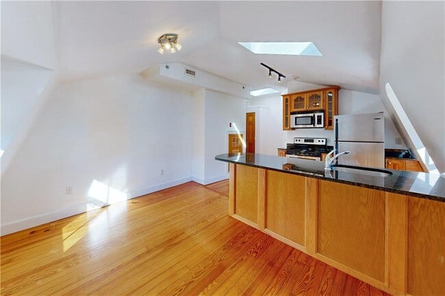 Building Photo - 54 Halsey St