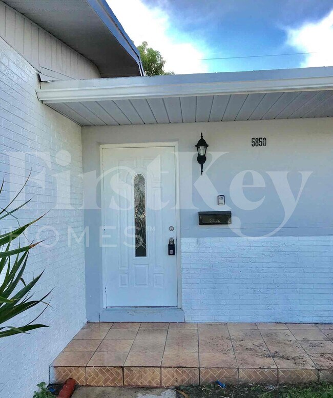 Foto del edificio - 5850 NW 118th St