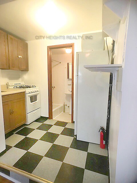 Building Photo - 436 E 9th St