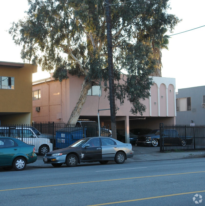 Building Photo - 5248 Cahuenga Blvd