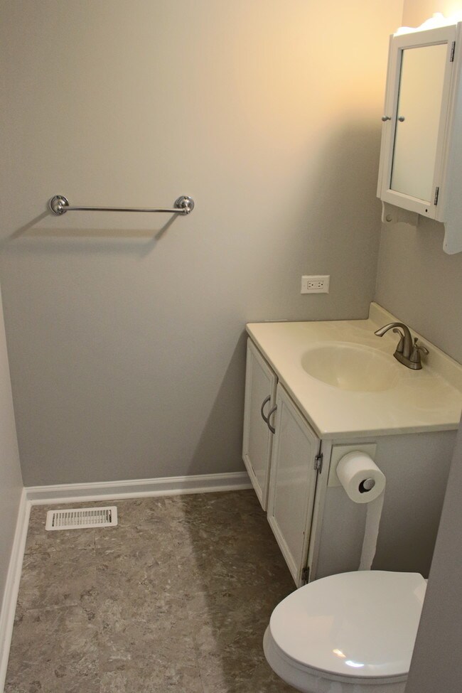 Building Photo - 471 Laura Ct