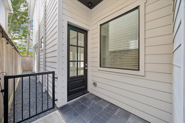 Building Photo - 4405 Schuler St