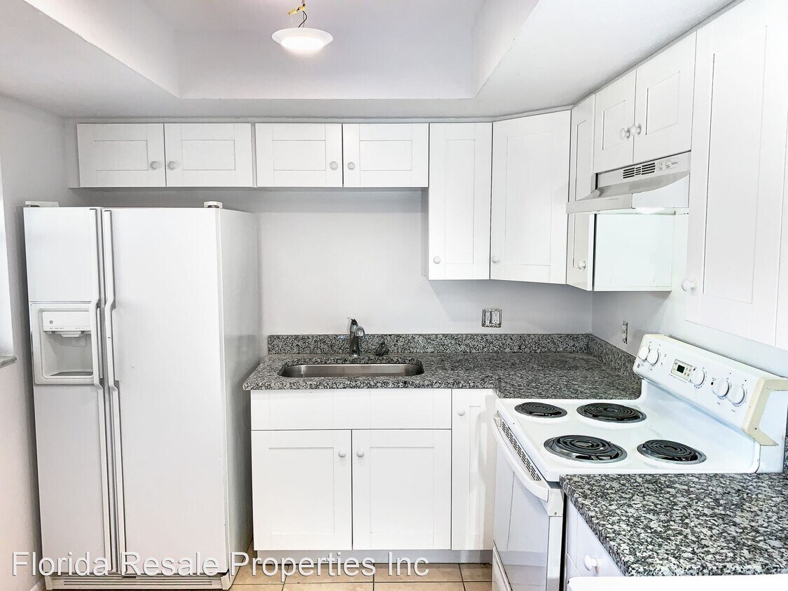 Primary Photo - 2935 SE 15th Pl
