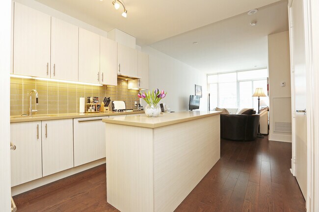 Building Photo - 29 Queens Quay E