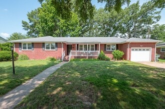 Building Photo - 2418 Heutte Dr