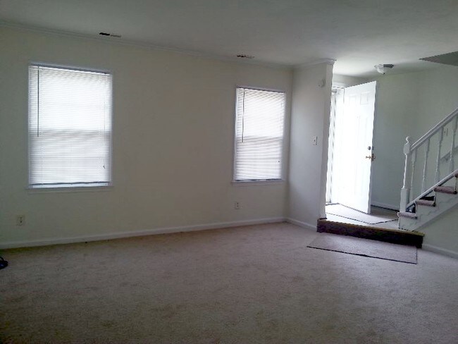 Building Photo - 125 Elmhurst Ct