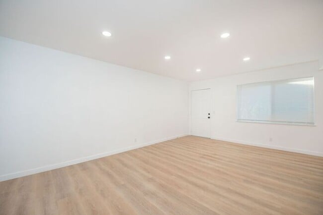 Building Photo - Mesa Verde | Recently Remodled 2 Bedroom Appartment