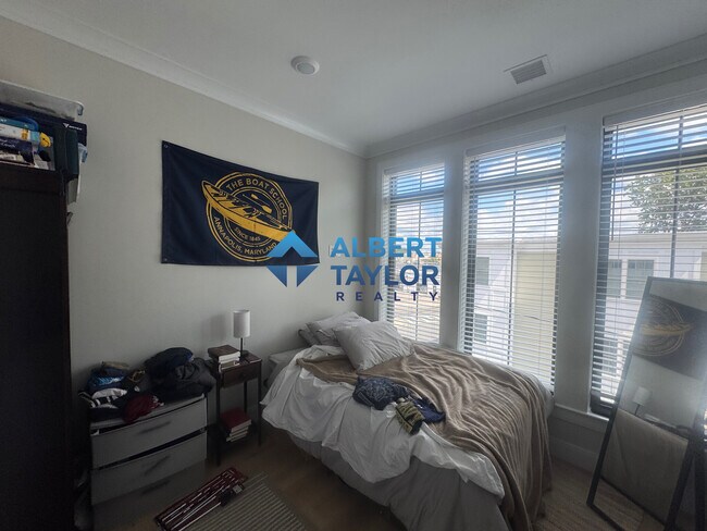 Foto del edificio - 158 Everett St