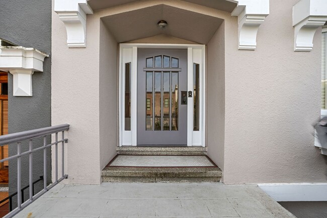 Building Photo - Admirable 4 Bedroom House in Cow Hollow