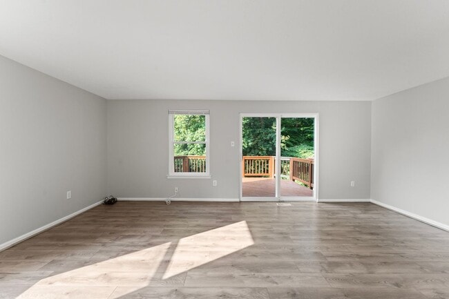Building Photo - 8161 Sheffield Ct