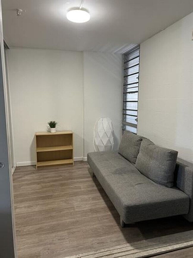 Foto del edificio - Available now | A Unfurnished 2 Bedroom, 1 Bath Apartment with 1 Assigned parking in Alexander To...