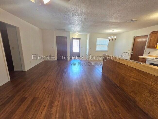 Foto del edificio - 506 Peppertree Ln
