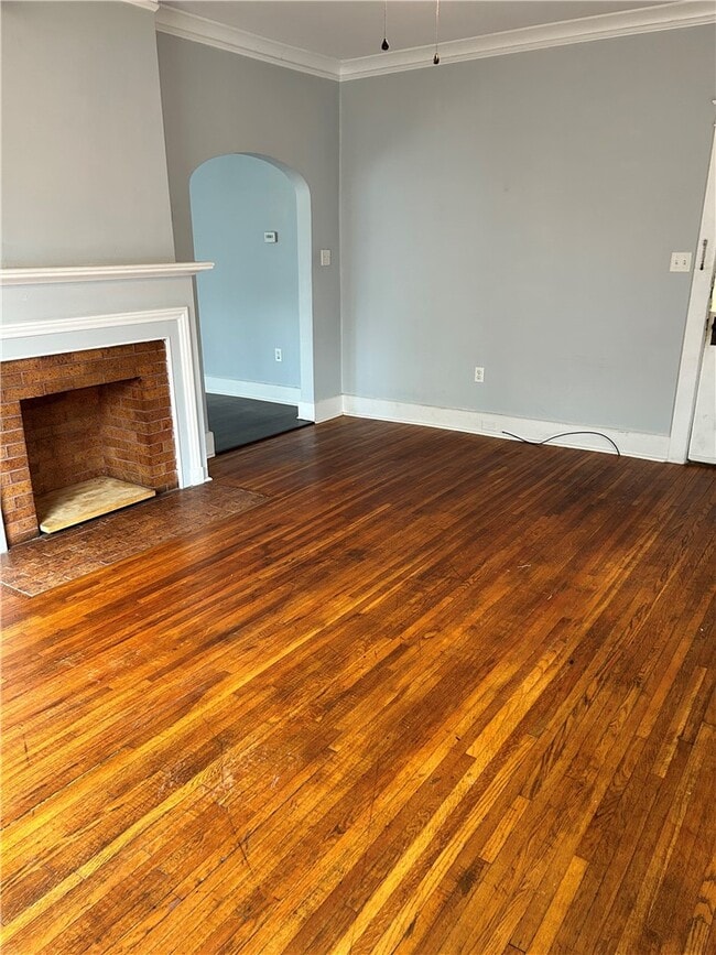 Building Photo - 426 W Clinton St