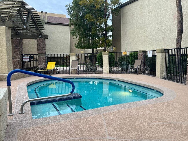 Foto del edificio - 1331 W Baseline Rd